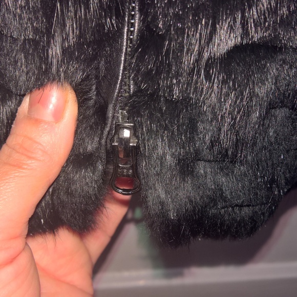 Pristine Guess Rabbit Fur Vest - Picture 2 of 8